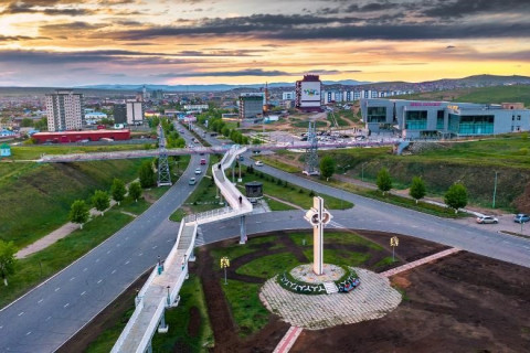 Дархан хотод томилолтоор ажиллаж байсан төрийн албан хаагчийг сайд зоджээ