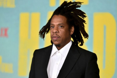 Jay-Z өөрийг нь шүүхэд өгсөн хүний нэрийг ил болгохыг шаарджээ