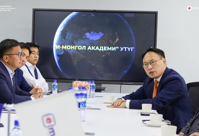 БИД 2025 ОНДОО ЦХИХХ-НЫ САЙД Ц.БААТАРХҮҮ БОЛОН ХУВИЙН ХЭВШЛИЙН МАНЛАЙЛАГЧ БАЙГУУЛЛАГУУДТАЙ ХАМТРАН ЦАХИМЖИЛТЫГ ЭРЧИМЖҮҮЛЭН, ОЛОН УЛСЫН САЙН ТУРШЛАГЫГ НЭВТРҮҮЛЭХ ЗОРИЛТ ТАВЬЖ АЖИЛЛАНА