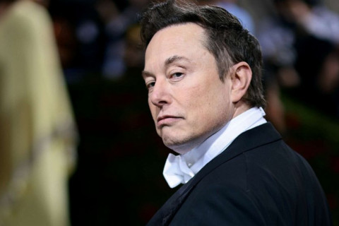 Элон Маскийн намтар судлаач түүний сэтгэцийн эрүүл мэндэд эргэлзэж байна гэв