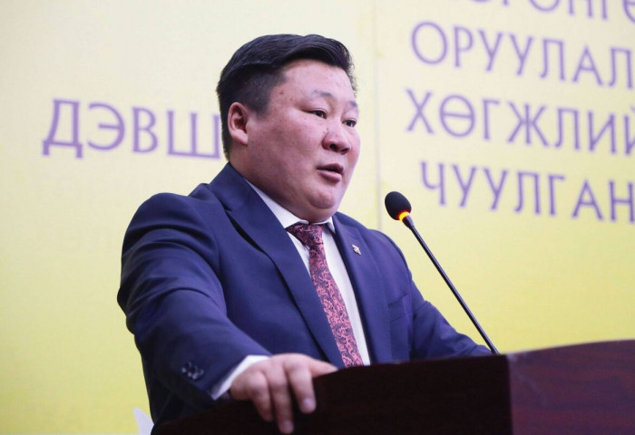 “...Том төслийн дайсан” гээд байсан Б.Дүгэржавыг “Тавантолгой төмөр зам” компанийн захирлаар томилчихжээ