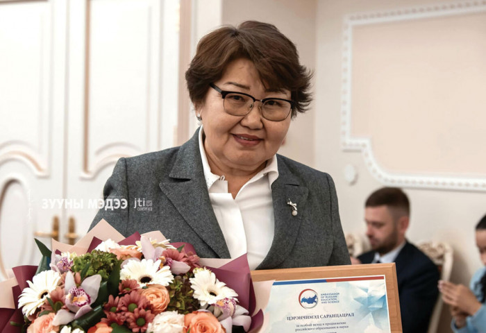 Хэл бичгийн ухааны монголын анхны эмэгтэй доктор Ц.Саранцацрал