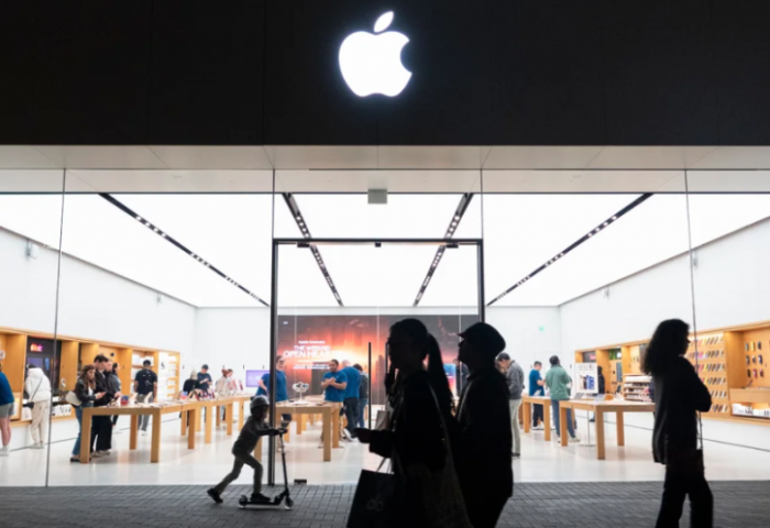 iPhone-г Америкт үйлдвэрлэвэл 3500 доллароор худалдаалагдана