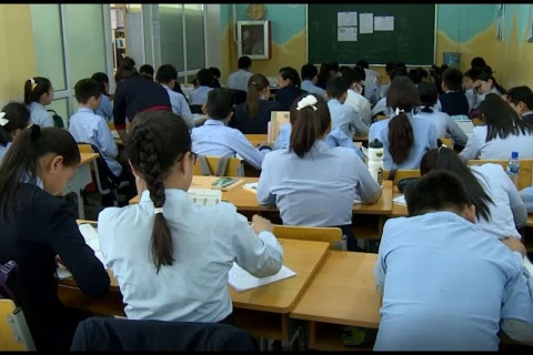 Монголд сургууль хүрэлцээгүй, Солонгост сургуулиуд хүүхэдгүй болж хаагдаж байна
