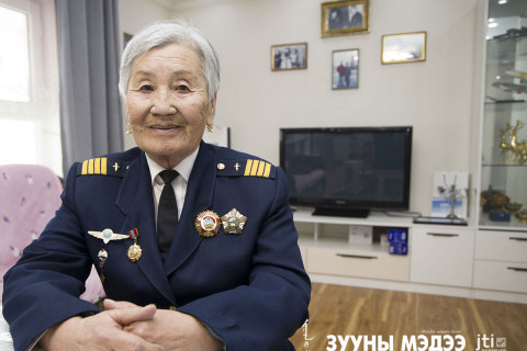 Тэнгэрт дүүлэн ниссэн 27 жил