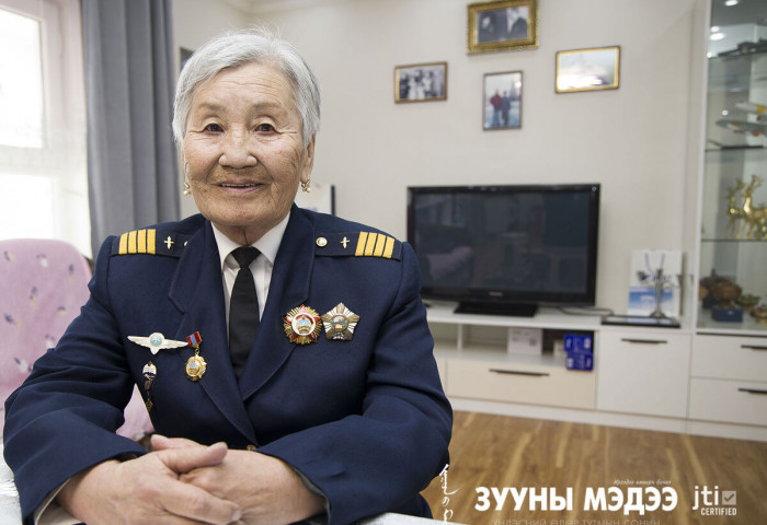 Тэнгэрт дүүлэн ниссэн 27 жил