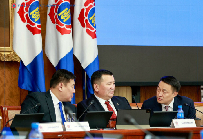 МАН-ын бүлгийн хуралд Ерөнхий сайд Л.Оюун-Эрдэнэ оролцож, хурлыг хаалттай горимд шилжүүллээ