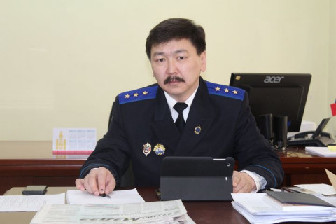 Прокурор асан Э.Амарбат нарыг шүүнэ