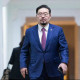 Намын байранд дангаараа Засгийн газар байгуулахаар ярьж байсан ч УИХ-д Их эвслийн Засгийн газрыг танилцуулав