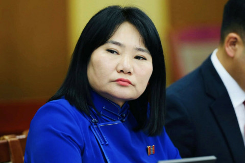 Ц.Мөнхтуяа: Төсвийн үрэлгэн зардлуудаа танаад, данхар бүтцээ эмхэлбэл багш нарын цалинг нэмэх хангалттай мөнгө гарна