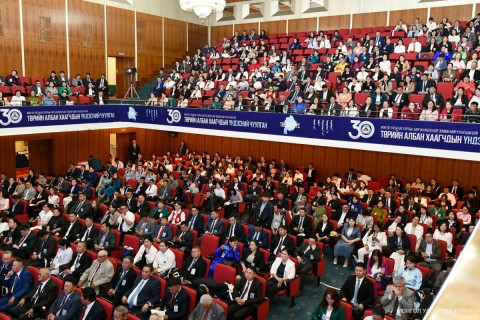 Халагдсан албан хаагч