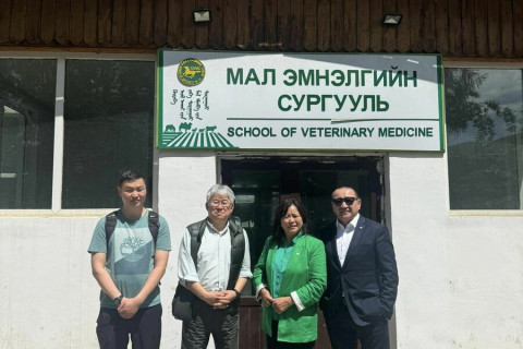 102 малын их эмч улсын шалгалтаа амжилттай өглөө.