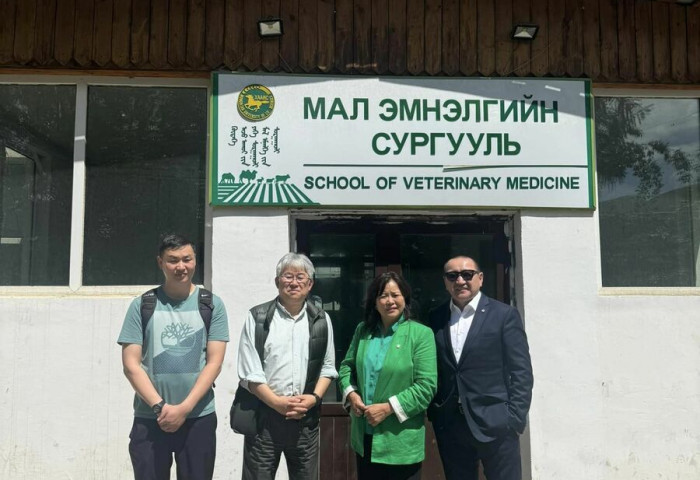 102 малын их эмч улсын шалгалтаа амжилттай өглөө.
