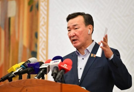 С.Ганбаатар: Монгол дэлхийн хамгийн өгөөмөр дээрэмдүүлдэг ард түмэн болчихоод байна