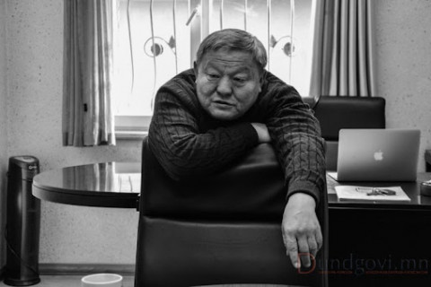 Баабар: Вэнэсүэлчүүд цэцэг барин угтлаа
