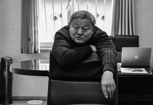 Баабар: Вэнэсүэлчүүд цэцэг барин угтлаа