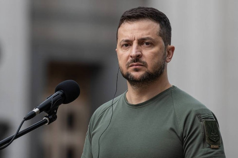 Улстөрчид гэх гэнэхэн хэдэн залуус л Украиныг ямар ч дайснаас илүүгээр сүйтгэчихлээ