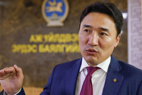 Балга бензин зохицуулчихаж чадахгүй Г.Дамдинням Венесуэл, геополитик ярьж дөвчигнөөд яах вэ дээ?