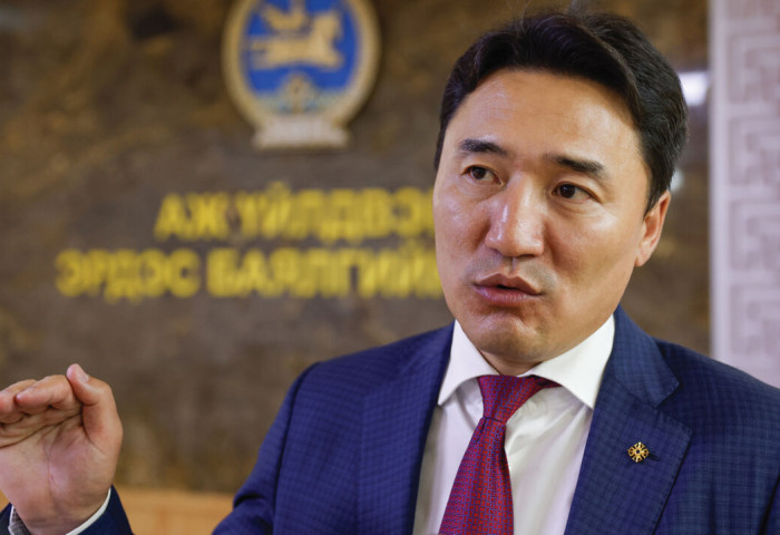 Балга бензин зохицуулчихаж чадахгүй Г.Дамдинням Венесуэл, геополитик ярьж дөвчигнөөд яах вэ дээ?