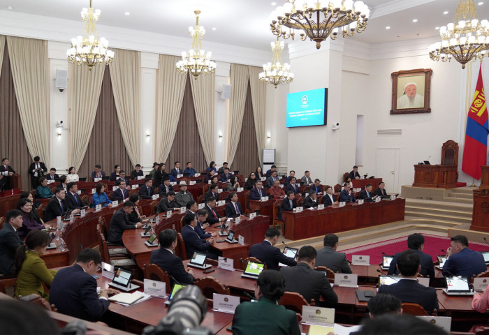 Намрын чуулганаар хэлэлцэн баталсан онцлох хуулиуд