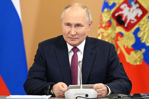 Путины ертөнц нурж эхэллээ