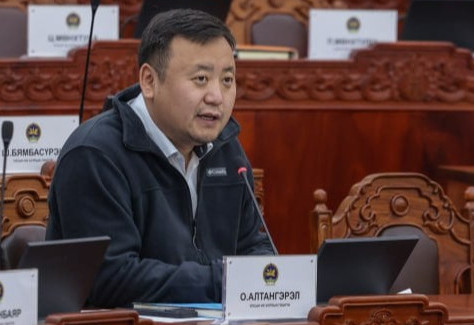 О.Алтангэрэл: Ерөнхийлөгчийн сонгуульд өрсөлдөхөө мэдэгдсэн Н.Алтанхуяг гишүүнийг шүүх захиалгаар залхааж эхэллээ