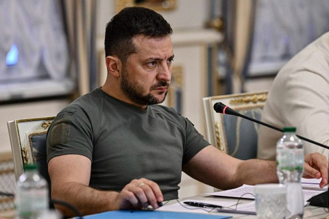 Украин тэссээр, тэмцсээр байна