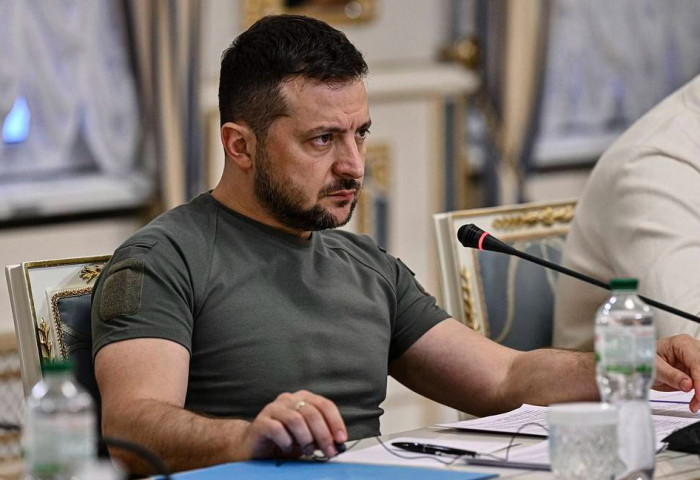 Украин тэссээр, тэмцсээр байна