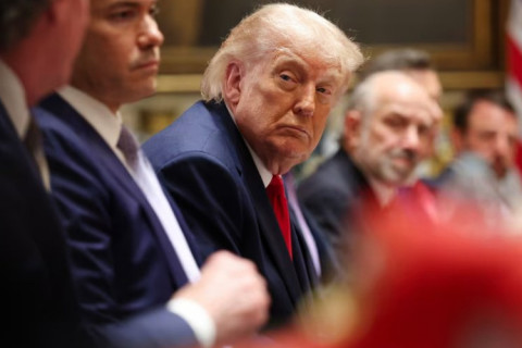 Трампын шаардлагаас болж, Ормузын хоолойг нээх хэлэлцээ удаашрав