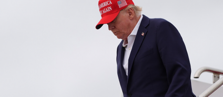 Трамп Ирантай хийх хэлэлцээг зогсоохыг багтаа үүрэг болгожээ