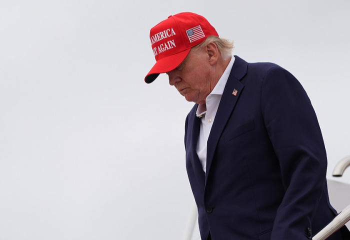 Трамп Ирантай хийх хэлэлцээг зогсоохыг багтаа үүрэг болгожээ