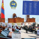 Парламент ирцээ хүлээж, иргэд УИХ-ын гишүүдийг ажлаа хийхийг шаардав