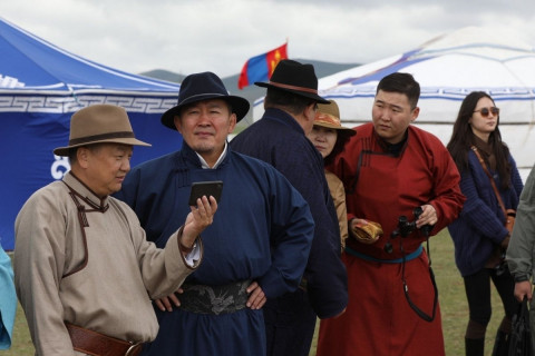Монгол Улсын Ерөнхийлөгч Х.Баттулга хурдан соёолонгийн уралдаан үзэж сонирхлоо
