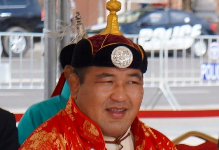 Ч.Санжаадамбад хоёр өрөө байр бэлэглэжээ