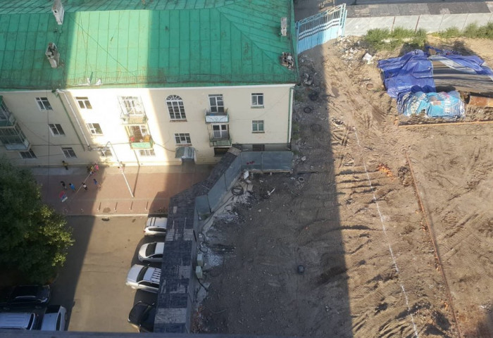 Байр нь нурах аюулд хүрлээ хэмээн Чингэлтэй дүүргийн 4-р хорооны оршин суугчид тусламж хүслээ