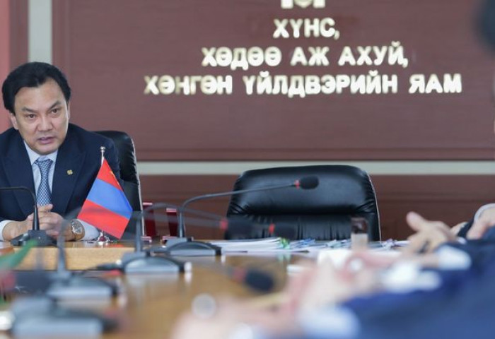 ХХААХҮ-ИЙН САЙД Б.БАТЗОРИГ САЛБАРЫНХАНДАА ҮҮРЭГ ӨГЛӨӨ