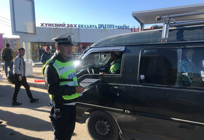   Тээврийн хэрэгслүүдэд шалгалт хийж байна