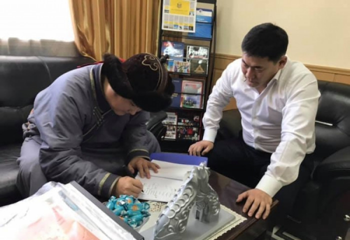 С.Жавхлан УИХ-ын даргыг огцруулах бичигт гарын үсгээ зурлаа