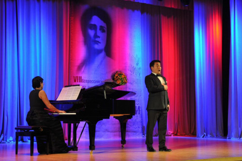 Монгол Улсын Филармонии гоцлол дуучин Б. Монголхүү ОУ-ын  дуурийн дуулаачдын уралдаанд гуравдугаар байрыг эзэллээ