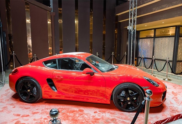 ЧАС УЛААН PORSCHE CAYMAN-НЫ ЭЗЭН ХЭН БЭ?