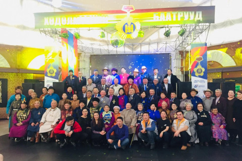 “Талх чихэр” ХК Хөдөлмөрийн баатрууддаа  сар шинийн баярын хүндэтгэл үзүүллээ