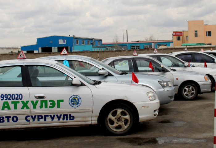 Жолооны курсуудыг цэгцэлж, чанартай жолооч бэлтгэнэ