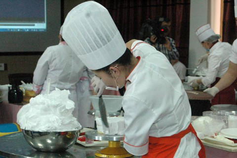 Бялуу чимэглэх “ур чадвар”-ын улсын уралдаан болж байна