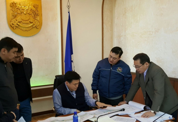 С.Амарсайхан нийслэлийн бүх дүүрэгт хөл бөмбөгийн талбай байгуулахыг үүрэг болголоо