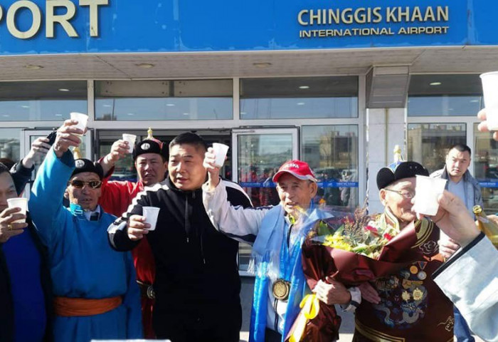 Кёкүшюзан Д.Батбаяр дэлхийн аварга Ц.Раднаад орон сууц бэлэглэнэ