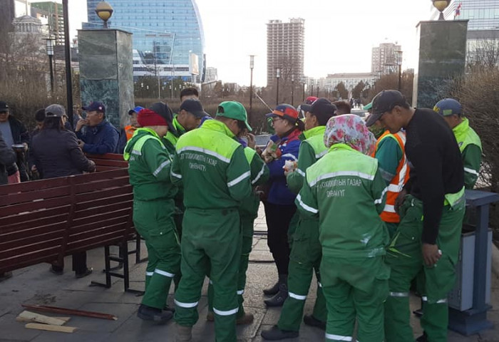 Хотын захирагч тохижилтын ажилтнуудад талархаж байгаагаа илэрхийлэв