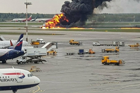 Москва хотод онгоц шатаж 41 хүн амиа алдлаа 