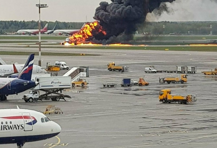 Москва хотод онгоц шатаж 41 хүн амиа алдлаа 