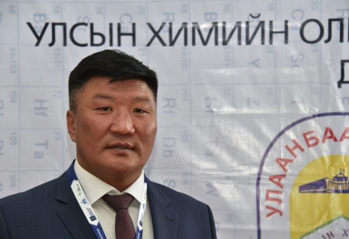   Улсын химийн анхдугаар олимпиадын аварга Р.Улаанхүү:  Монгол Улсад химийн үйлдвэрлэлийн салбар хөгжих үндэс нь бэлэн болсон