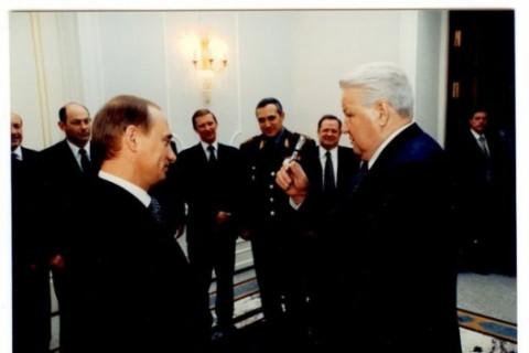 Ельцин Путинд эрх мэдлээ шилжүүлсэн нь... 